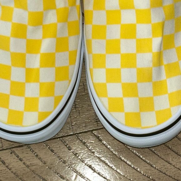 Vans 🛹 🏎️ 🏖️ Checkered Slip-On Sneakers Designed in Cali for rad good looks 👀 - Picture 10 of 17